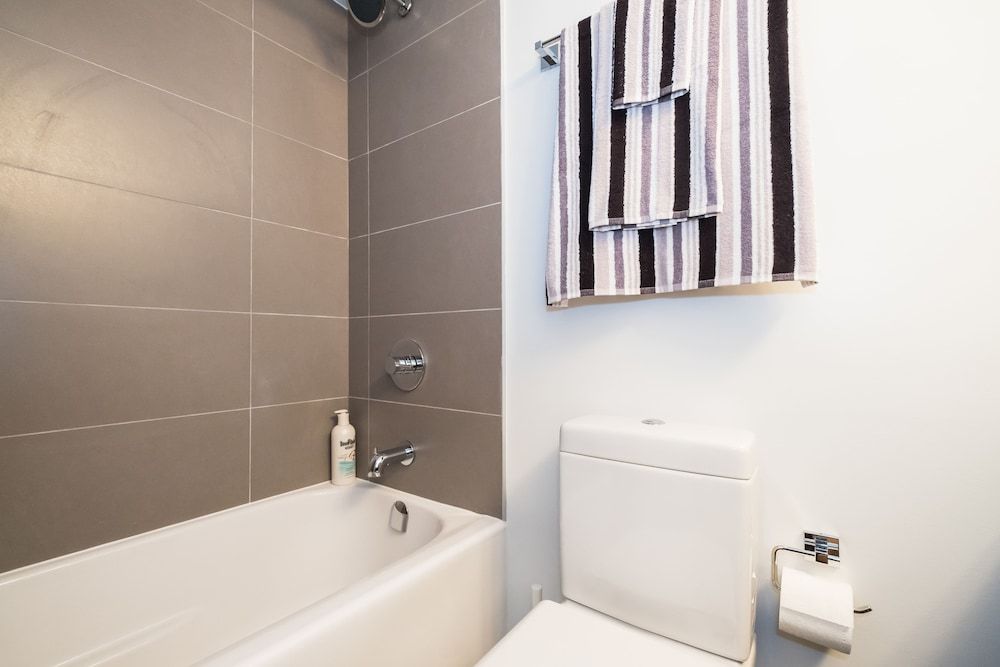 QuickStay - Yorkville Dream (Yonge & Bloor) Condo, 1 Queen Bed 11