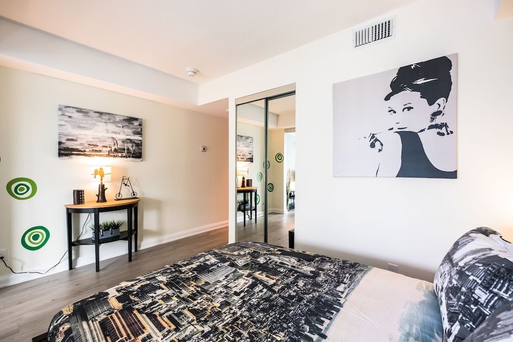 QuickStay - Yorkville Dream (Yonge & Bloor) Condo, 1 Queen Bed 2