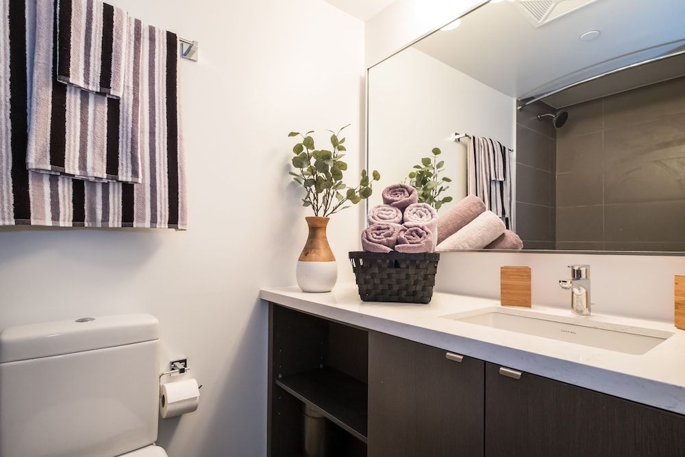 QuickStay - Yorkville Dream (Yonge & Bloor) Condo, 1 Queen Bed 10