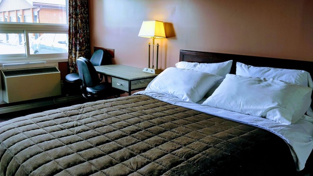 Kings Inn Midland Deluxe Room, 1 Queen Bed, Courtyard View 2