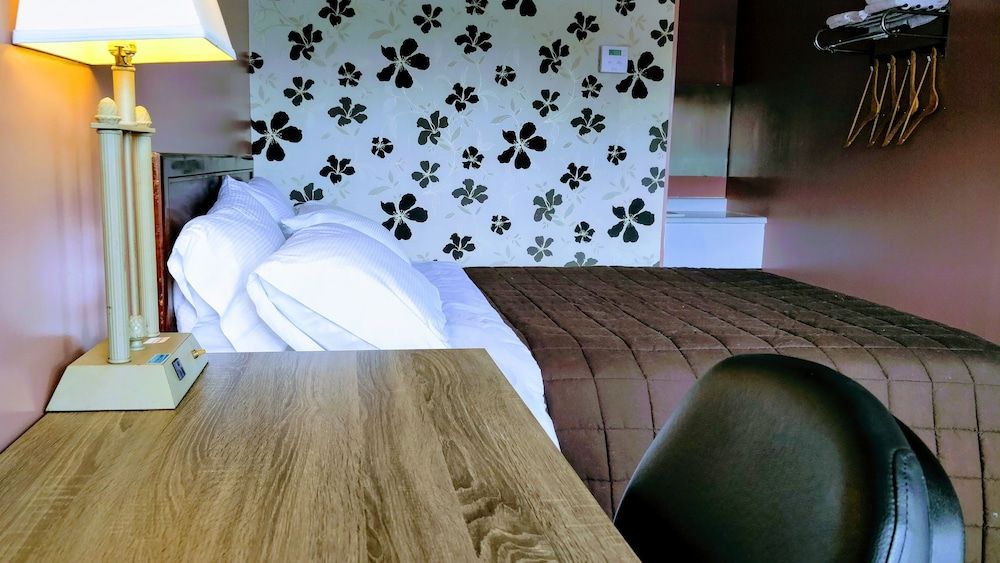 Kings Inn Midland Deluxe Room, 1 Queen Bed, Courtyard View 4