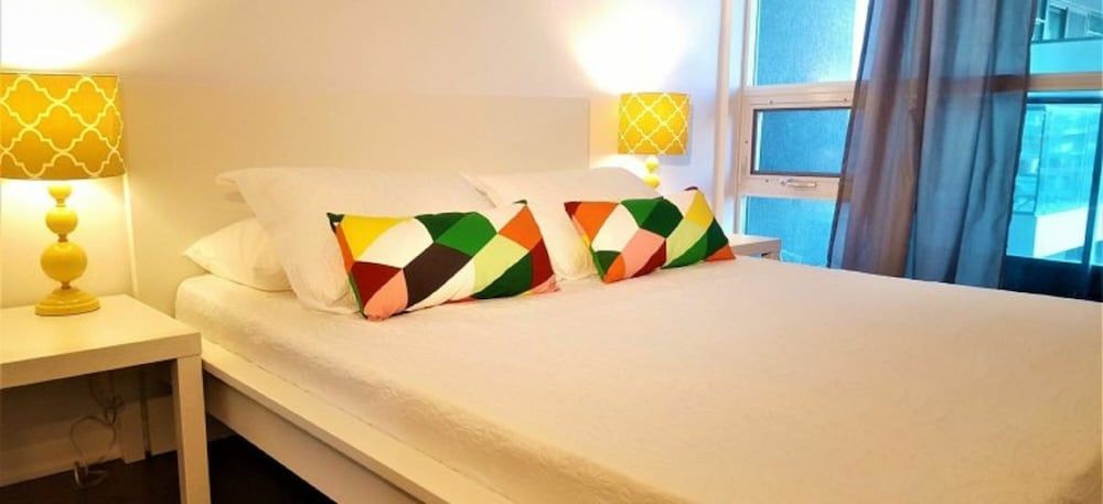 undefined Lavish Suites - Luxury Condo - Downtown 5