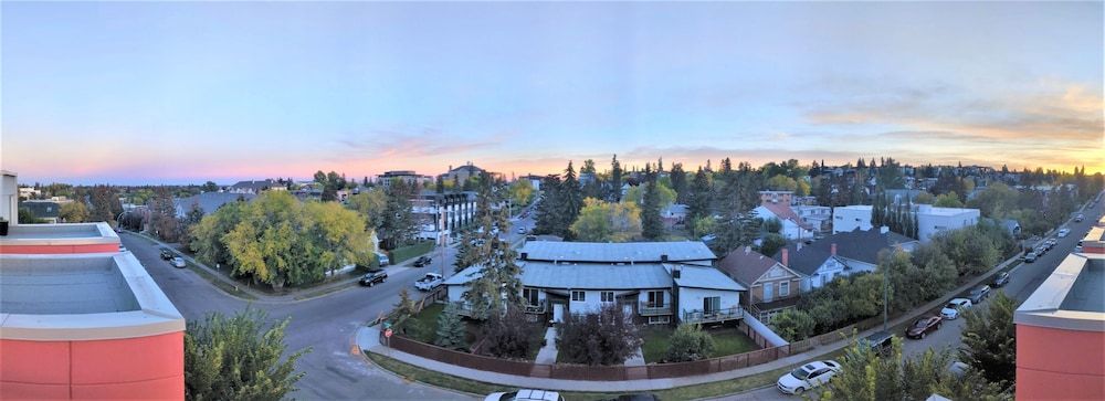 Monki Di Executive Suites - GLAS - Luxury Inner City Home 3 min to Downtown w Private Rooftop Patio Fireplace Premium Townhome, 2 Bedrooms, Non Smoking, City View 19