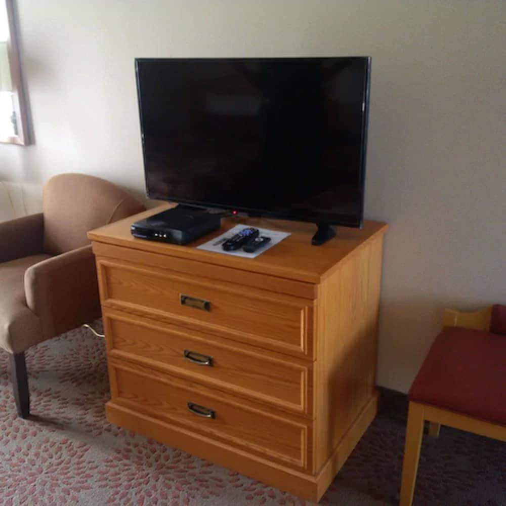 Forest Golf Club and Inn Deluxe Room, 2 Queen Beds 2