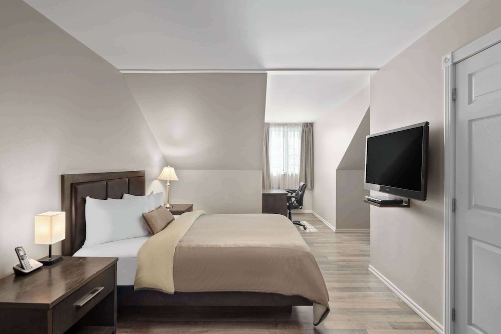 Suite, 1 Queen Bed, Non Smoking