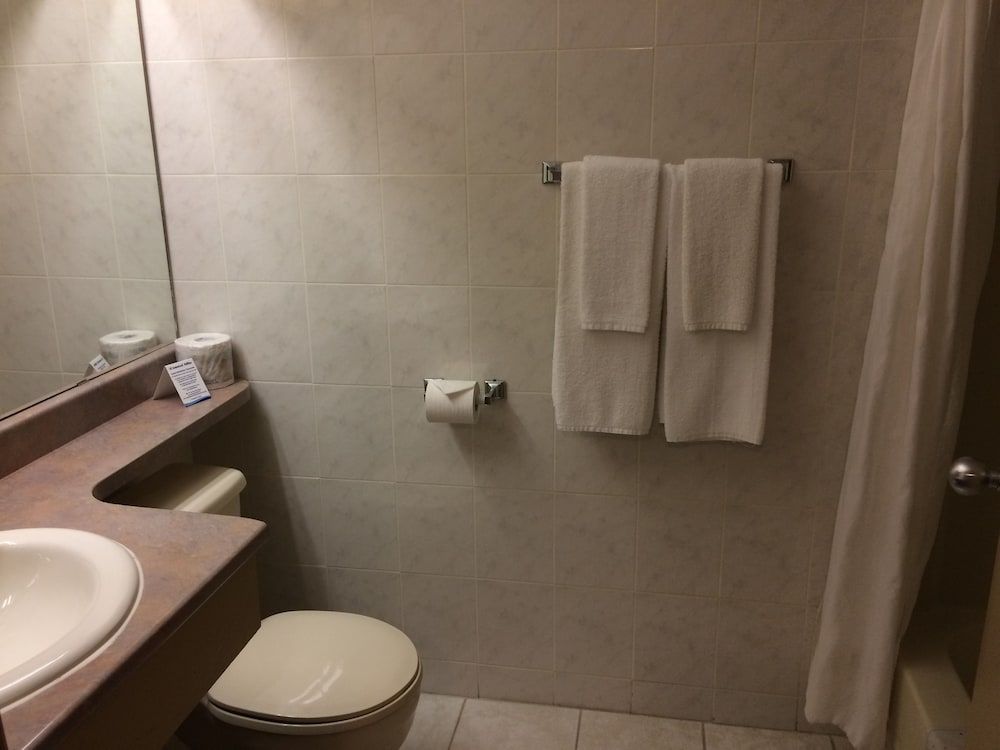 Coastal Inn Sackville Basic Double Room, 2 Double Beds, Non Smoking 3