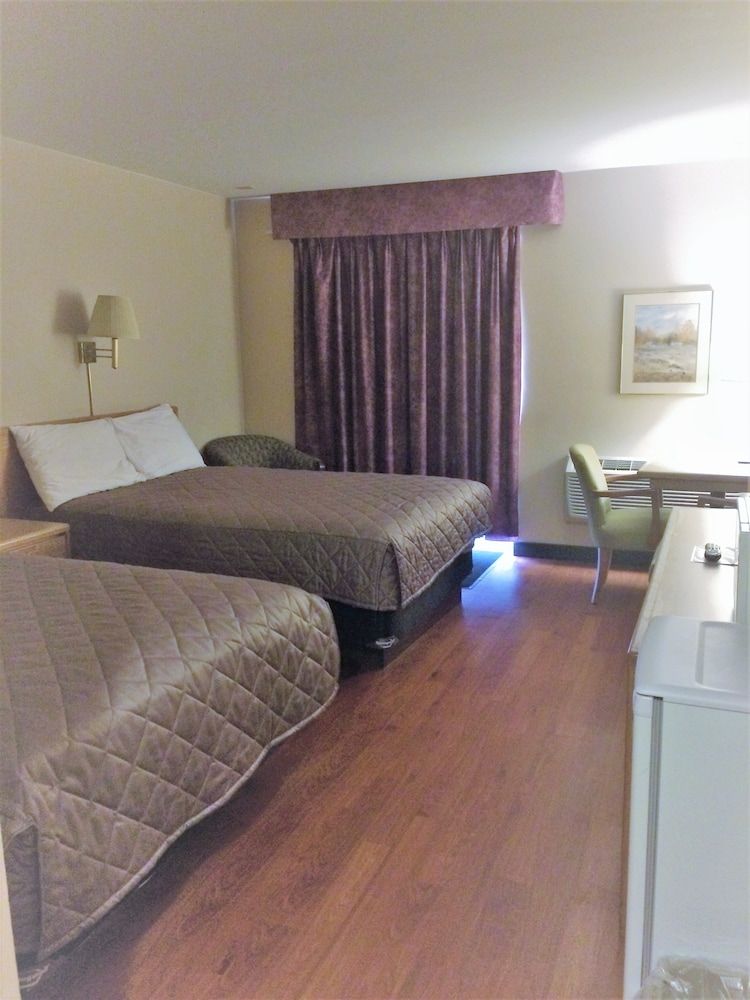 Coastal Inn Sackville Basic Double Room, 2 Double Beds, Non Smoking