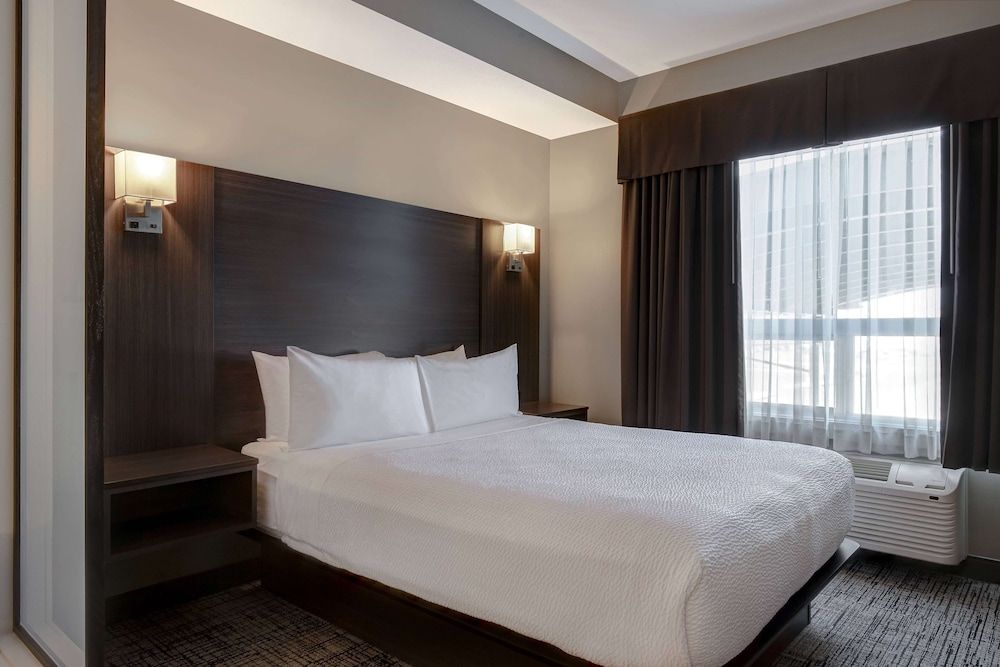 Junior Suite, 1 Queen Bed with Sofa bed, Non Smoking