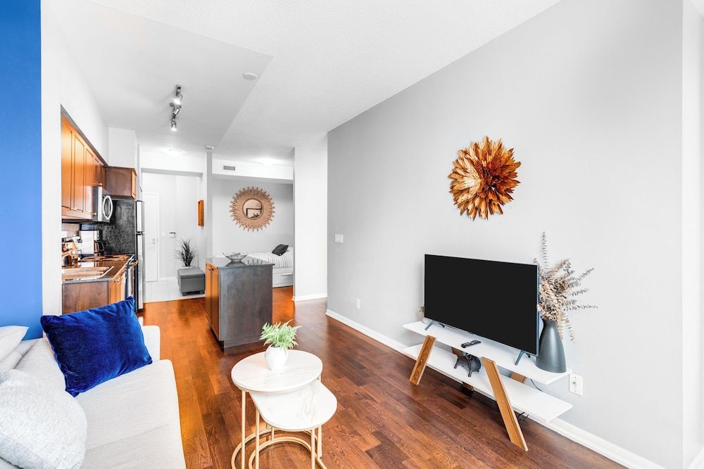 AOC Suites - Luxury Condo - City View City Condo, Multiple Beds (Queen Sofabed) 9