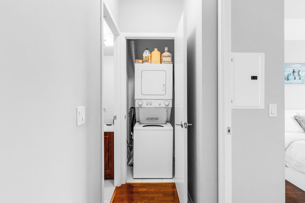 AOC Suites - Luxury Condo - City View City Condo, Multiple Beds (Queen Sofabed) 5