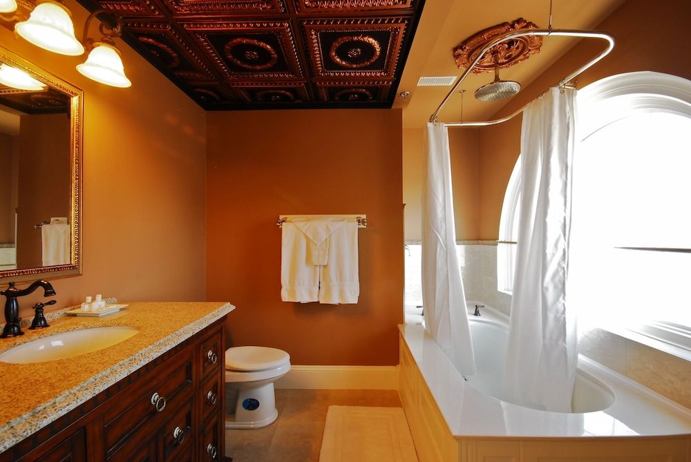 Grant Hall Hotel Executive One Bedroom Suite 4