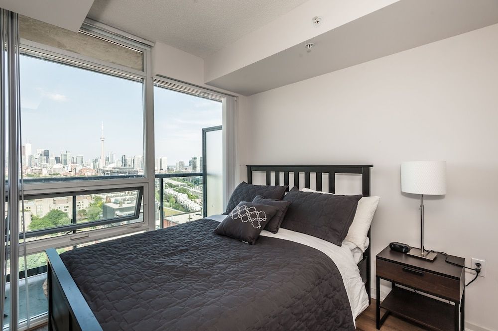 Life Suites Soho 2 Bed - 2 Bath CN Tower View Condo, 2 Bedrooms, Accessible, City View 4