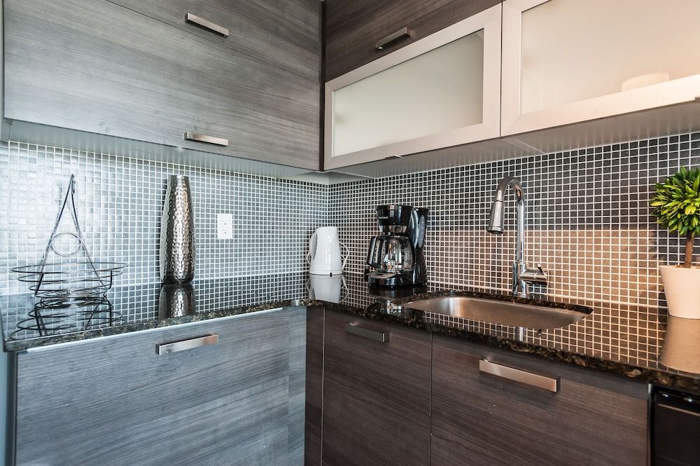 Life Suites Soho 2 Bed - 2 Bath CN Tower View Condo, 2 Bedrooms, Accessible, City View 8