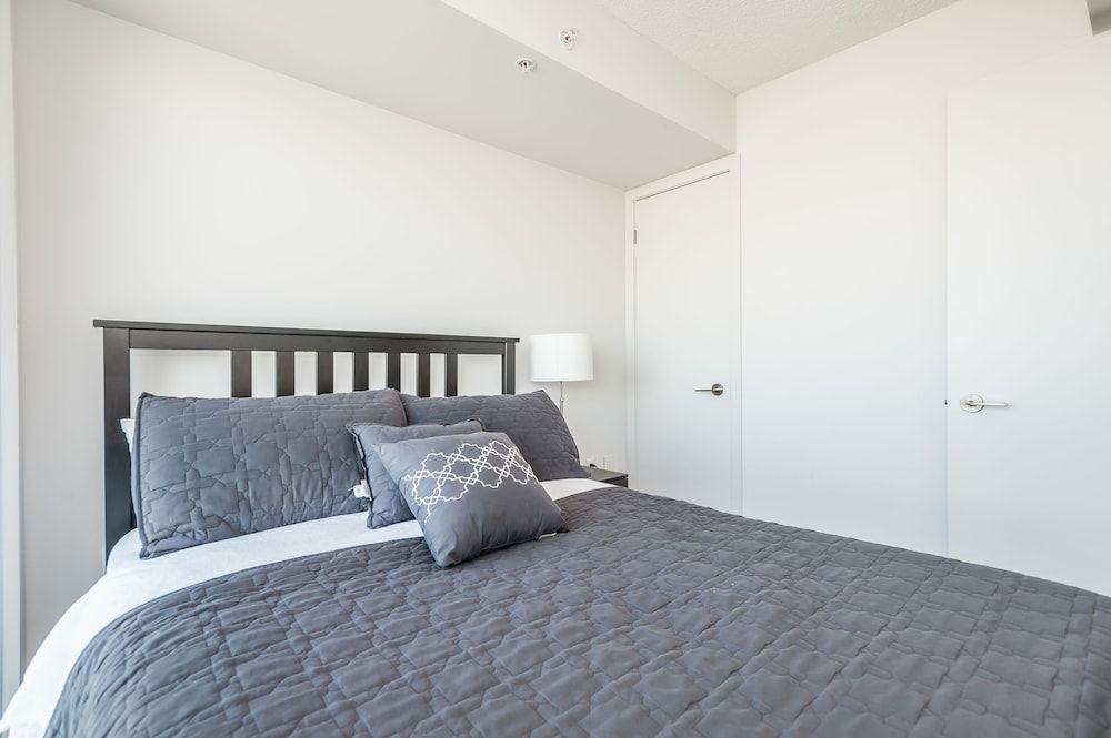 Life Suites Soho 2 Bed - 2 Bath CN Tower View Condo, 2 Bedrooms, Accessible, City View 5