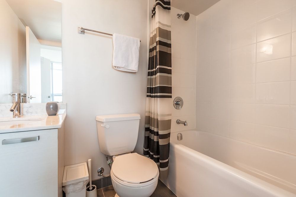 Life Suites Soho 2 Bed - 2 Bath CN Tower View Condo, 2 Bedrooms, Accessible, City View 10