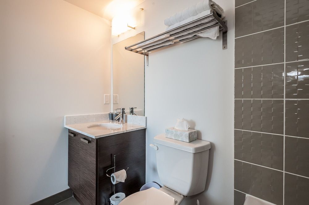 Life Suites Soho 2 Bed - 2 Bath CN Tower View Standard Condo, 2 Bedrooms, Accessible, City View 14