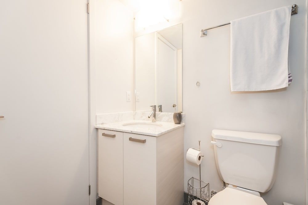 Life Suites Soho 2 Bed - 2 Bath CN Tower View Condo, 2 Bedrooms, Accessible, City View 9