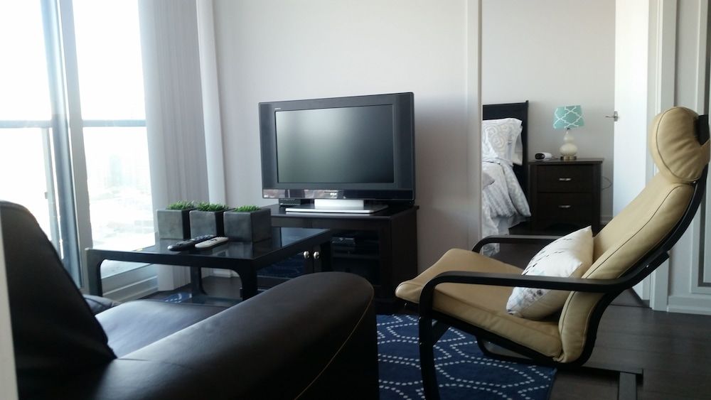 Life Suites Soho 2 Bed - 2 Bath CN Tower View Standard Condo, 2 Bedrooms, Accessible, City View 25