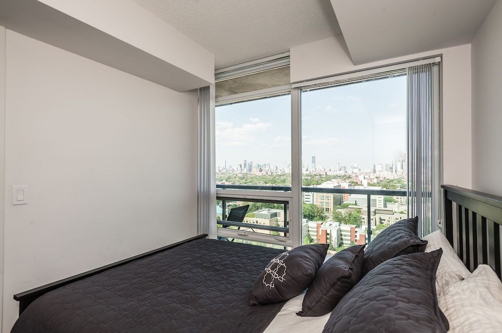 Life Suites Soho 2 Bed - 2 Bath CN Tower View Condo, 2 Bedrooms, Accessible, City View 14