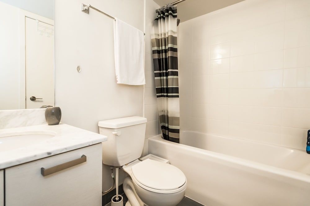 Life Suites Soho 2 Bed - 2 Bath CN Tower View Condo, 2 Bedrooms, Accessible, City View 11