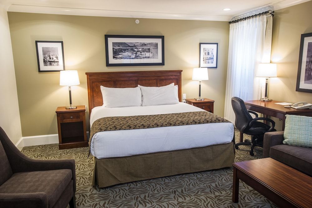 Hume Hotel & Spa Deluxe Room, 1 King Bed with Sofa bed, Multiple View (Deluxe King Suite) 3