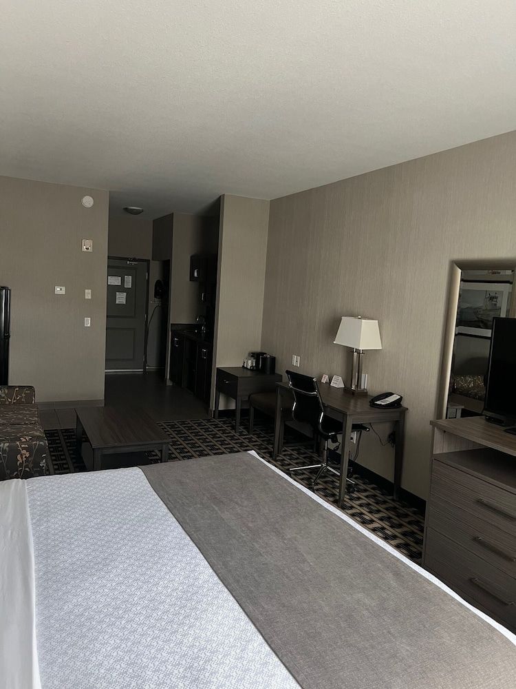 Timber Ridge Inn and Suites Deluxe Suite, 1 Bedroom, Kitchenette 4