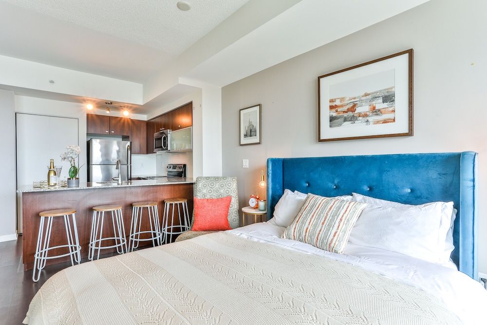 undefined Liberty Village Condo w Parking 4