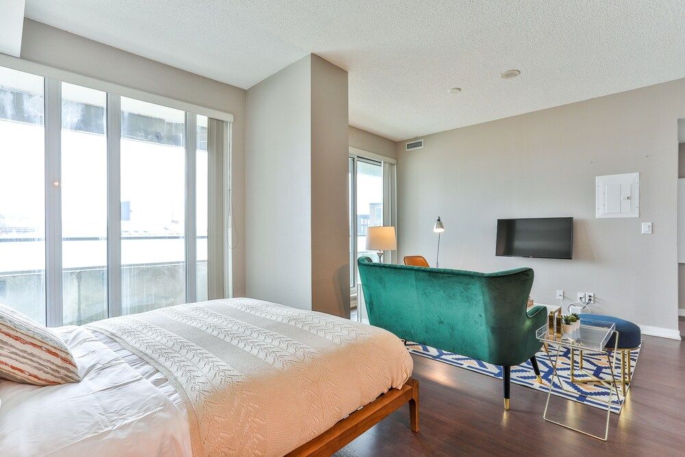 undefined Liberty Village Condo w Parking 5