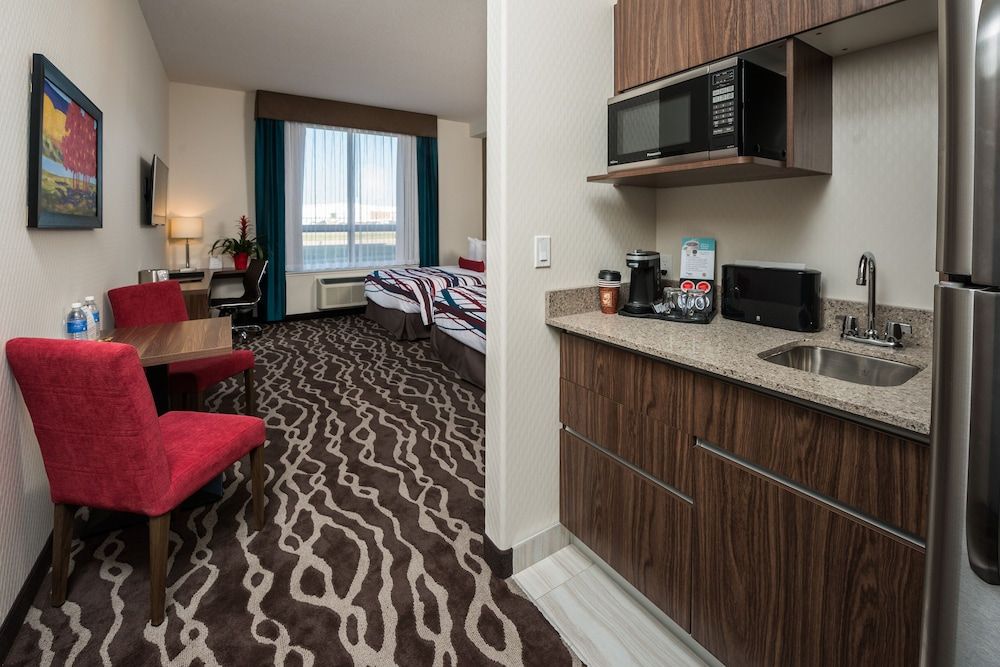 Encore Suites by Service Plus Inns Standard Room, 2 Queen Beds 4