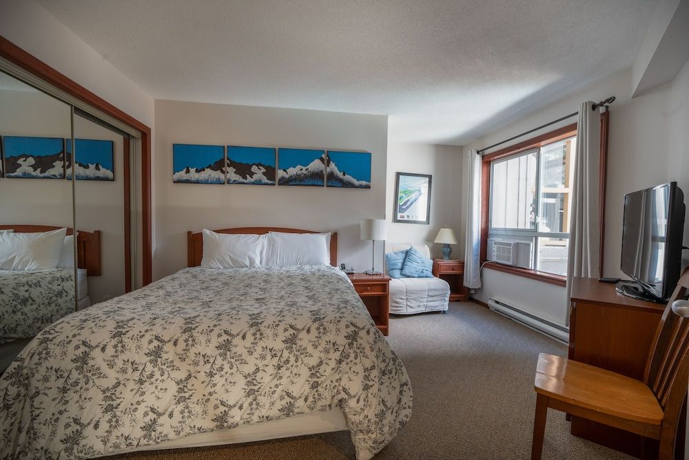 Townhome, 2 Bedrooms, Hot Tub (GR109)