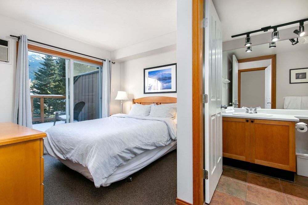 Townhome, 2 Bedrooms, Hot Tub (GR71)