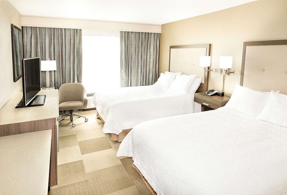 Room, 2 Queen Beds, Accessible, Bathtub