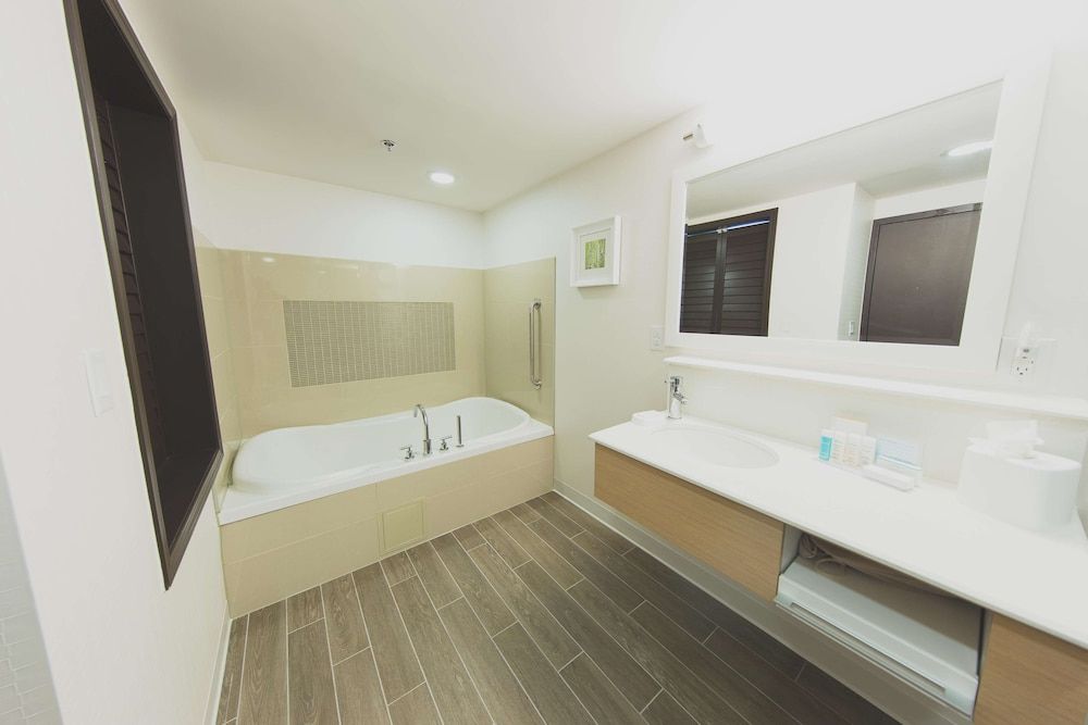 Studio, 1 King Bed, Refrigerator & Microwave