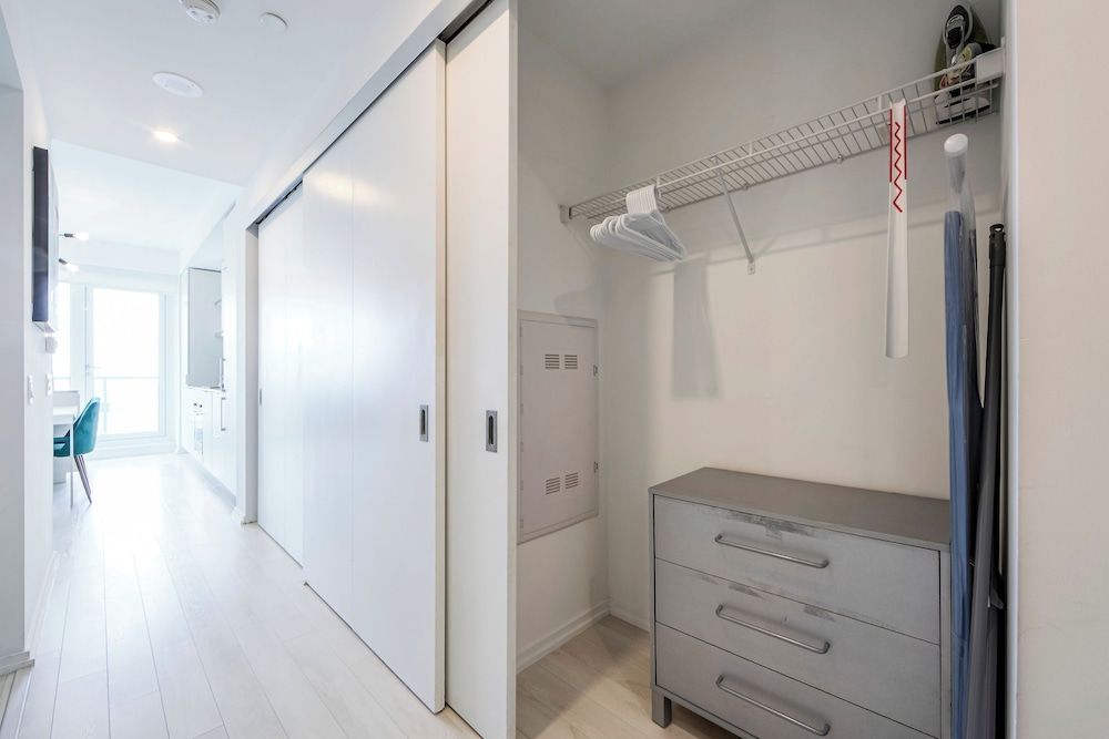 Altitude Suites on Yonge Superior Suite, 1 Bedroom, Kitchen, City View 12