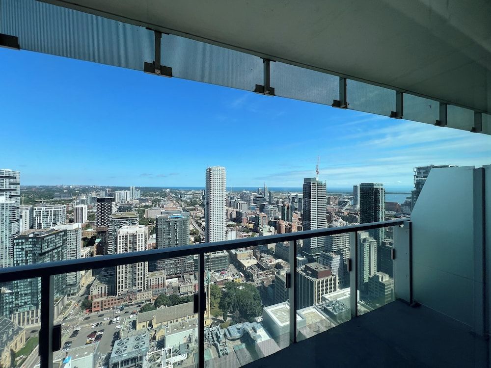 Altitude Suites on Yonge Superior Suite, 1 Bedroom, Kitchen, City View 5