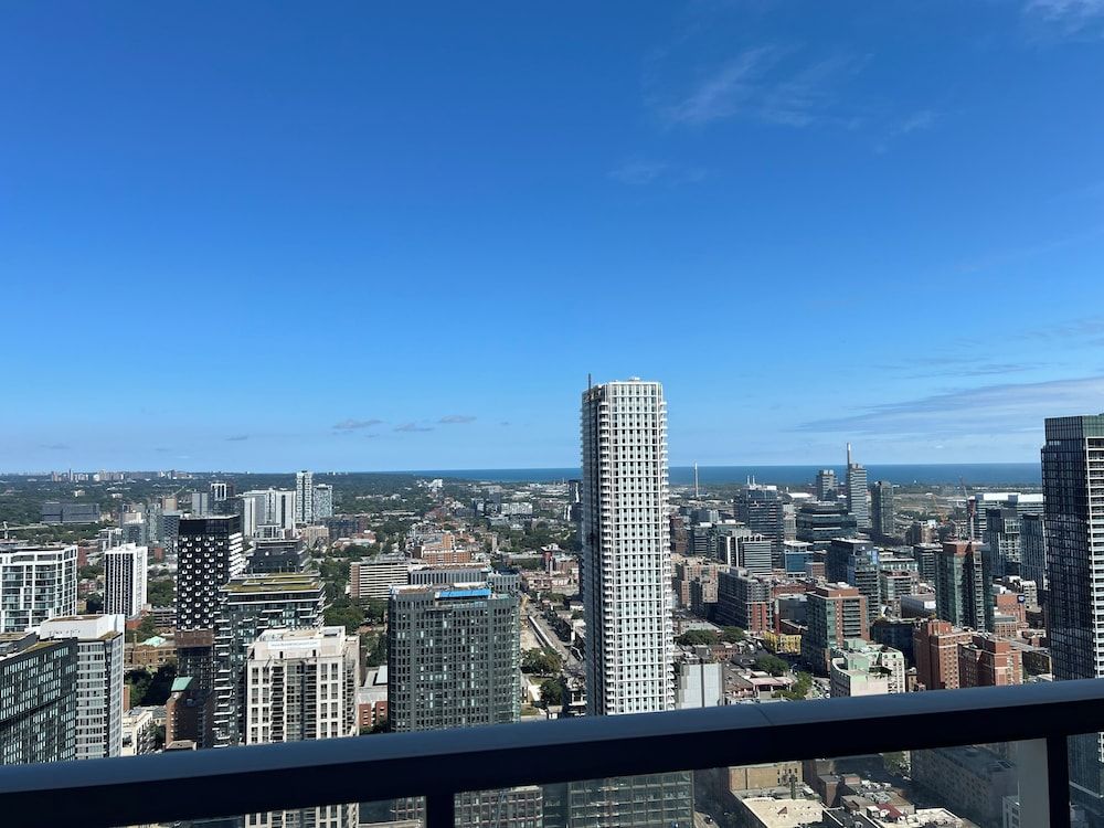 Altitude Suites on Yonge Superior Suite, 1 Bedroom, Kitchen, City View 8