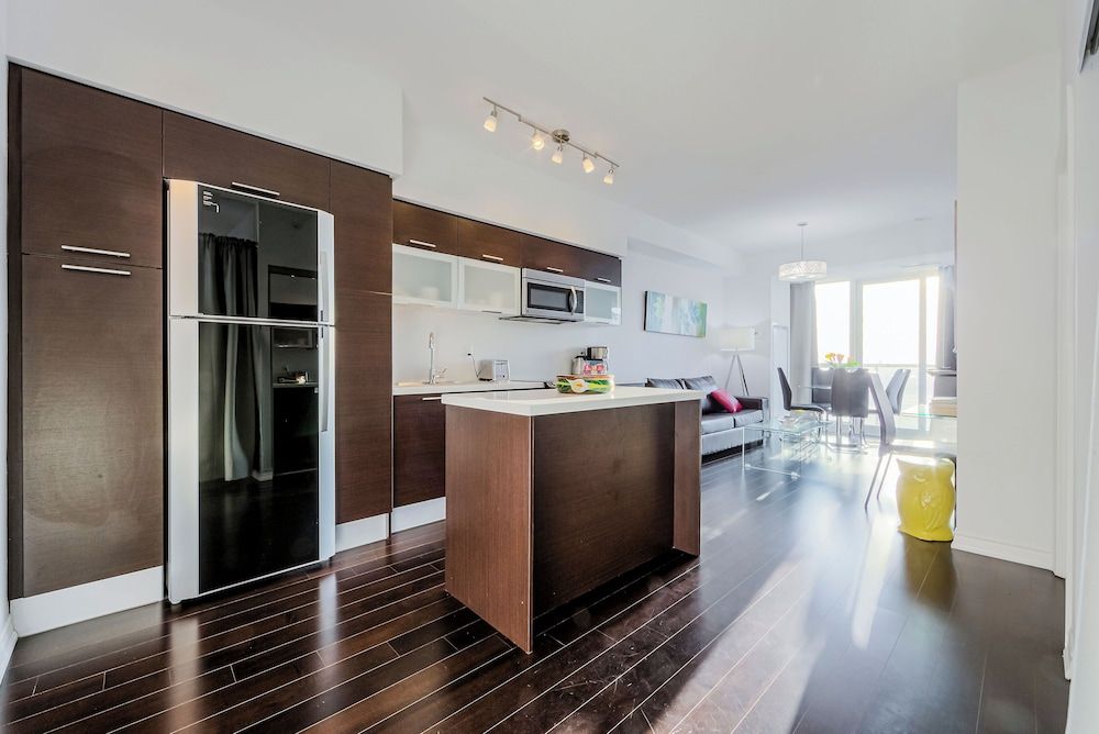 Altitude Suites on Yonge Superior Suite, 2 Bedrooms, Kitchen, City View 12