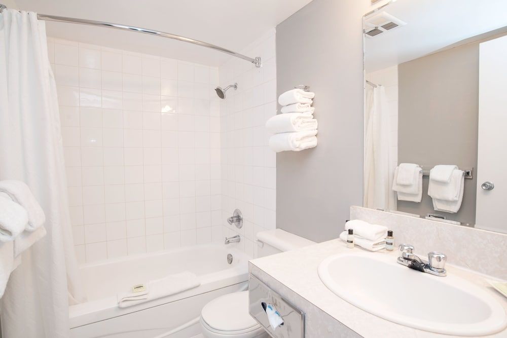 Sandman Inn Cache Creek Standard Room, 2 Double Beds, Kitchenette 5