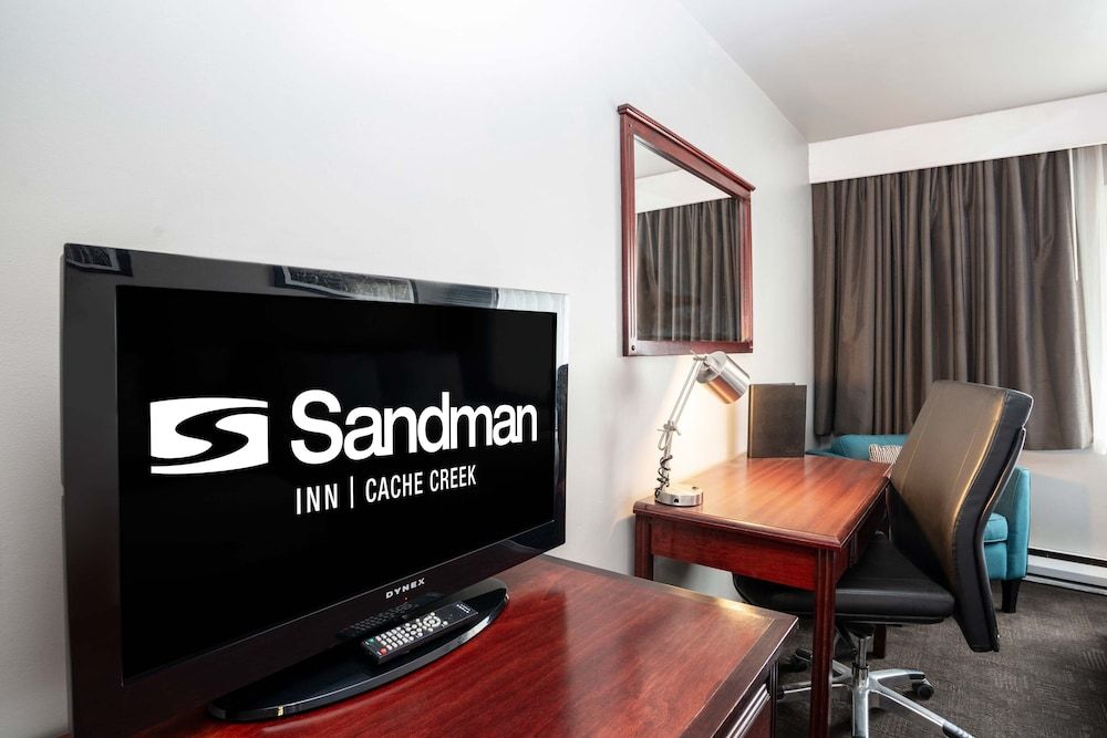 Sandman Inn Cache Creek Standard Room, 2 Double Beds, Kitchenette 6