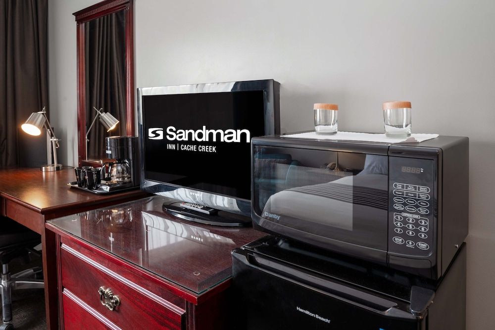 Sandman Inn Cache Creek Standard Room, 1 Queen Bed 5