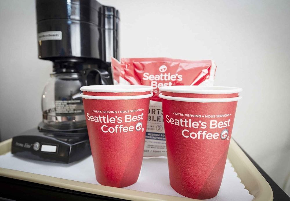 Sandman Inn Smithers Standard Room, 2 Double Beds 4