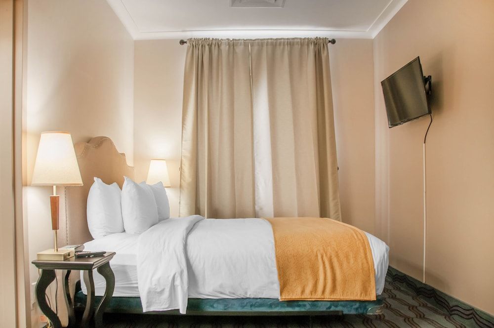 undefined Empire Suites 9