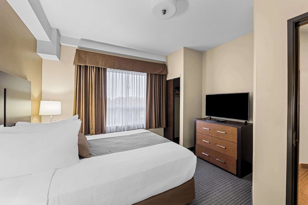 Suite, 1 King Bed, Non Smoking, Kitchen (Queen sofabed, Full Kitchen)