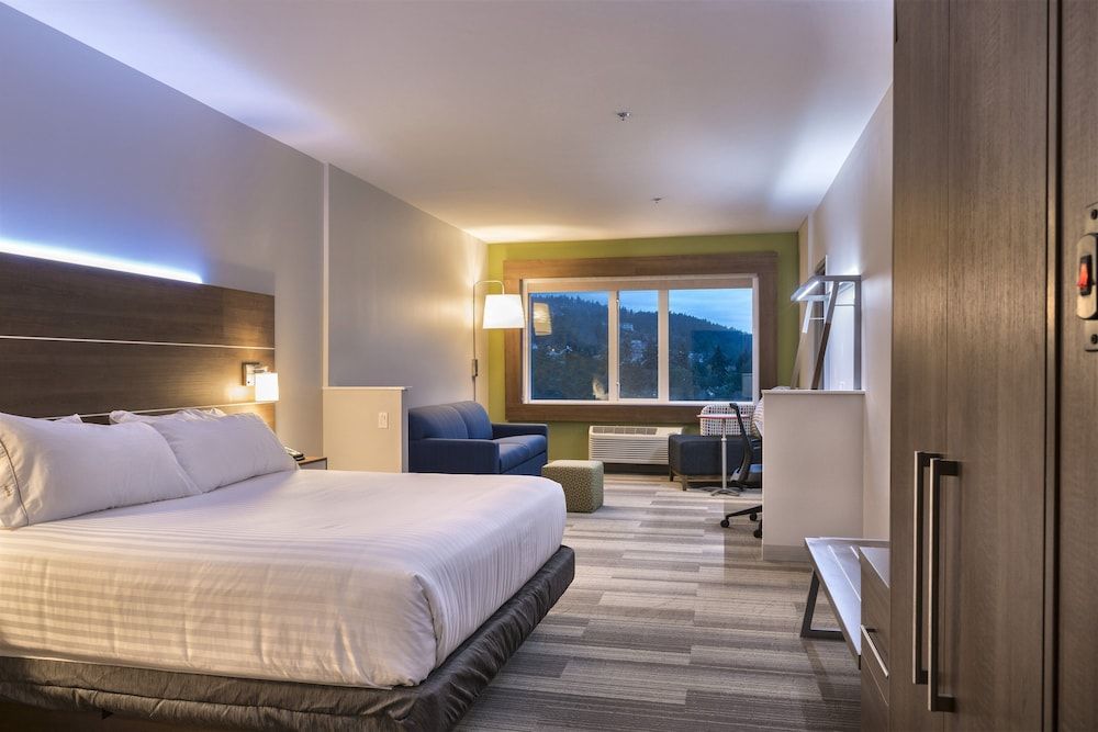 Suite, 1 King Bed with Sofa bed, Jetted Tub