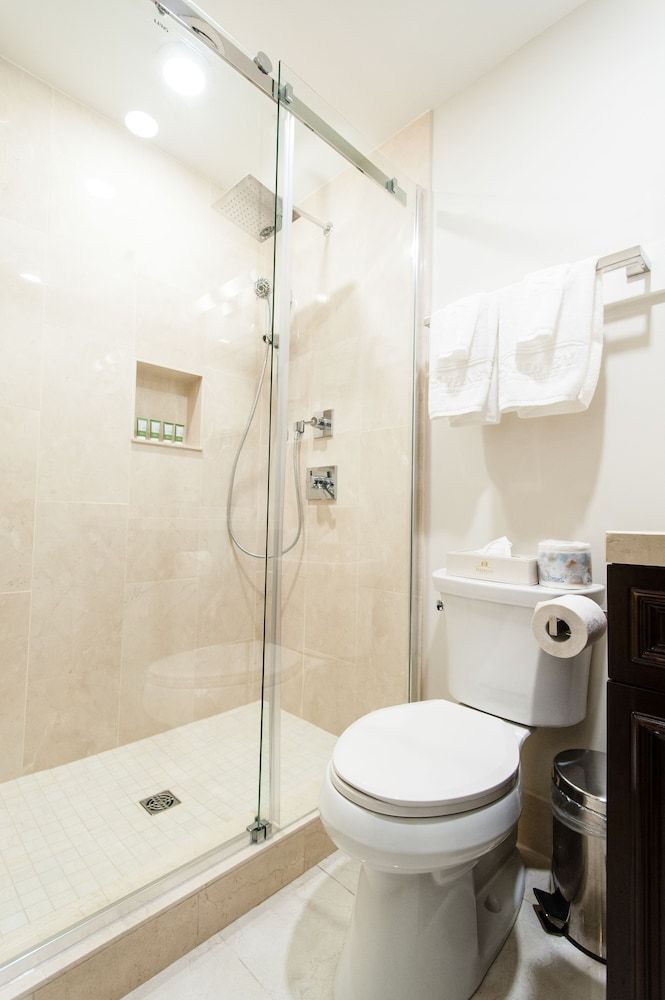 The Sydney Boutique Inn Executive Suite, 1 King Bed 4