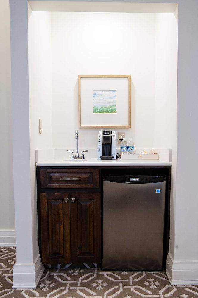 The Sydney Boutique Inn Executive Suite, 1 King Bed 5