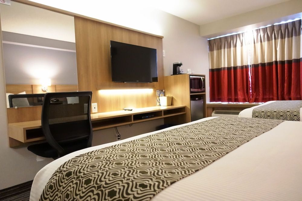 Suite, 2 Queen Beds, Non Smoking, Refrigerator