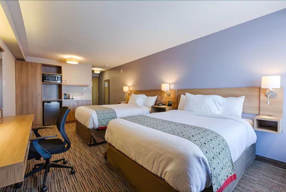 Suite, 2 Queen Beds, Non Smoking, Refrigerator