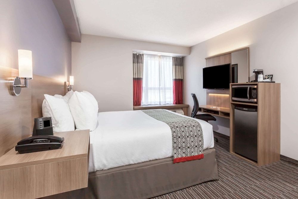 Room, 1 Queen Bed, Accessible, Non Smoking (Roll-In Shower)