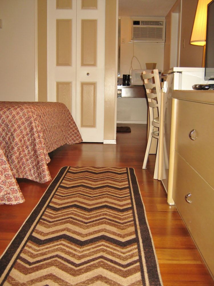 Slumber Lodge Motel Double Room, 2 Queen Beds 7